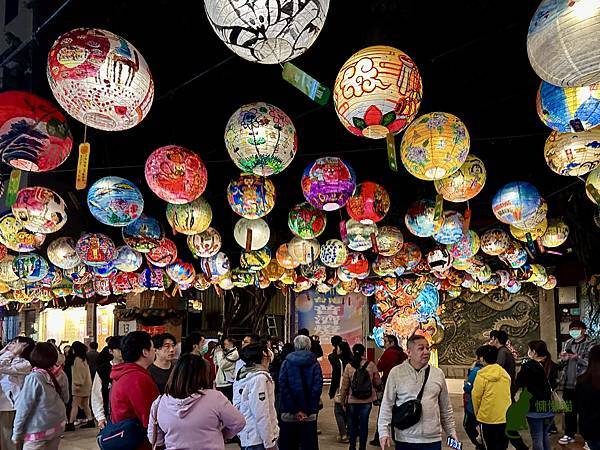 【2025年府城普濟燈會】︰1800顆彩繪燈籠在夜空亮起溫暖