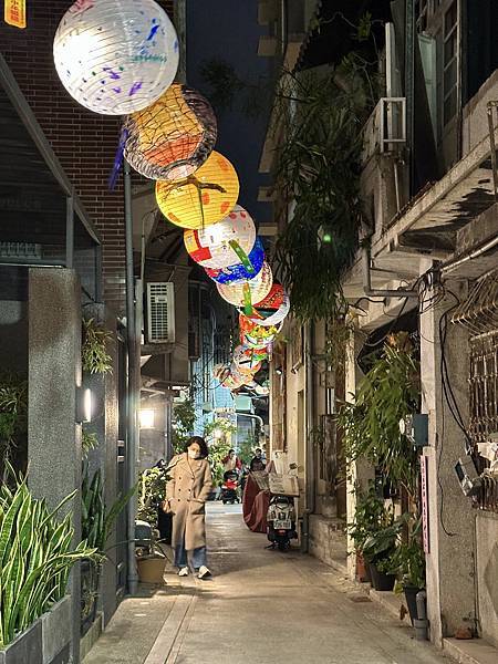 【2025年府城普濟燈會】..1800顆彩繪燈籠在夜空亮起溫暖