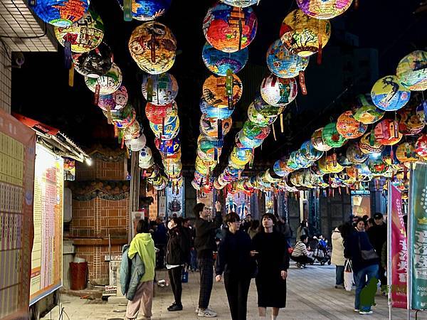 【2025年府城普濟燈會】..1800顆彩繪燈籠在夜空亮起溫暖