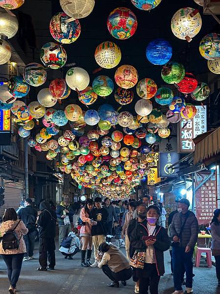 【2025年府城普濟燈會】..1800顆彩繪燈籠在夜空亮起溫暖