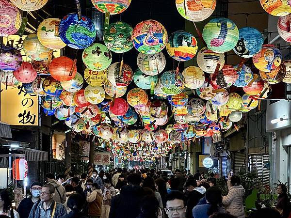 【2025年府城普濟燈會】..1800顆彩繪燈籠在夜空亮起溫暖