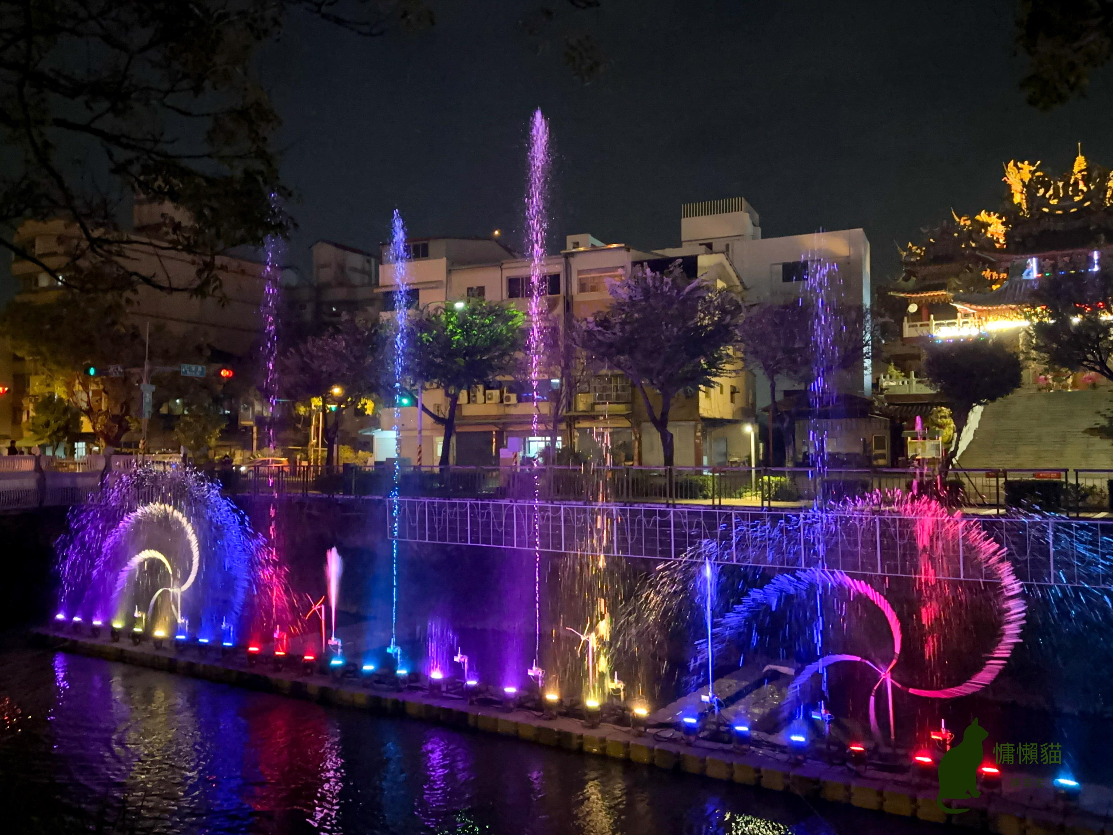 藝術家將對屏東的過往追憶及對未來的美好願景都幻化成萬年溪畔一 藝術家將對屏東的過往追憶及對未來的美好願景都幻化成萬年溪畔一