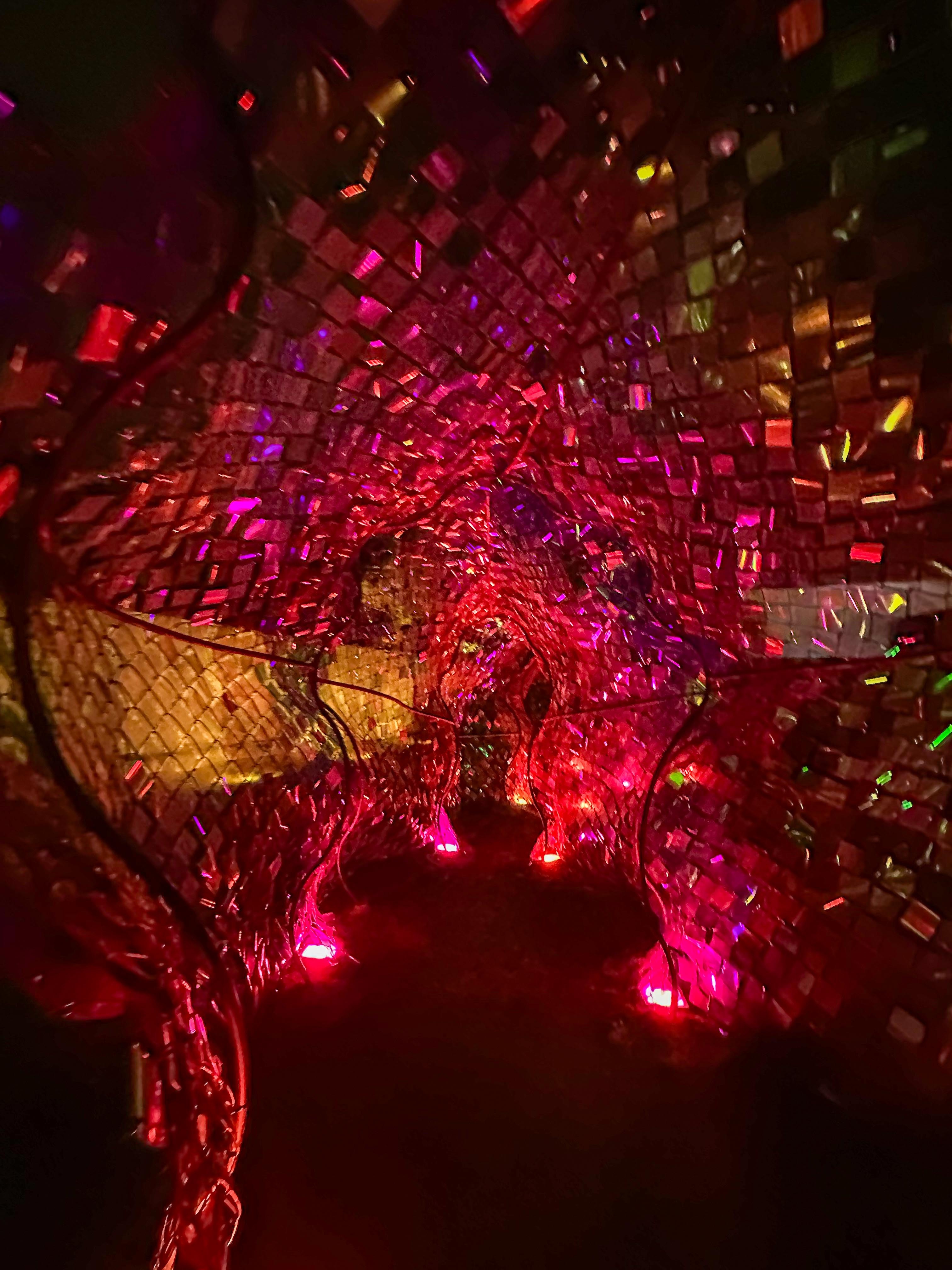 在舞鈴劇團魔法藍貓的引領下，一起穿梭在魔幻唯美的梅杜莎奇幻國