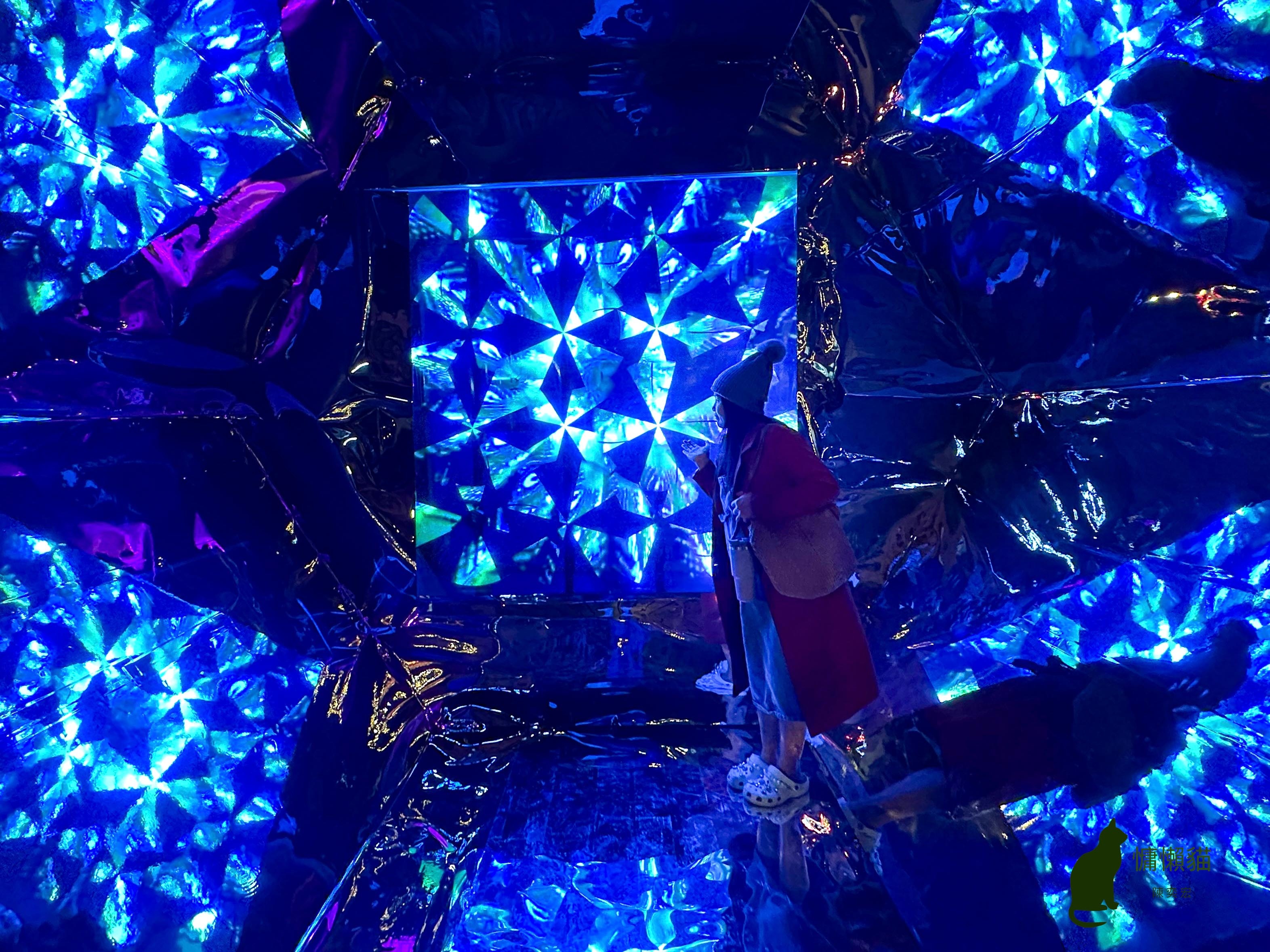 藝術家將對屏東的過往追憶及對未來的美好願景都幻化成萬年溪畔一 藝術家將對屏東的過往追憶及對未來的美好願景都幻化成萬年溪畔一