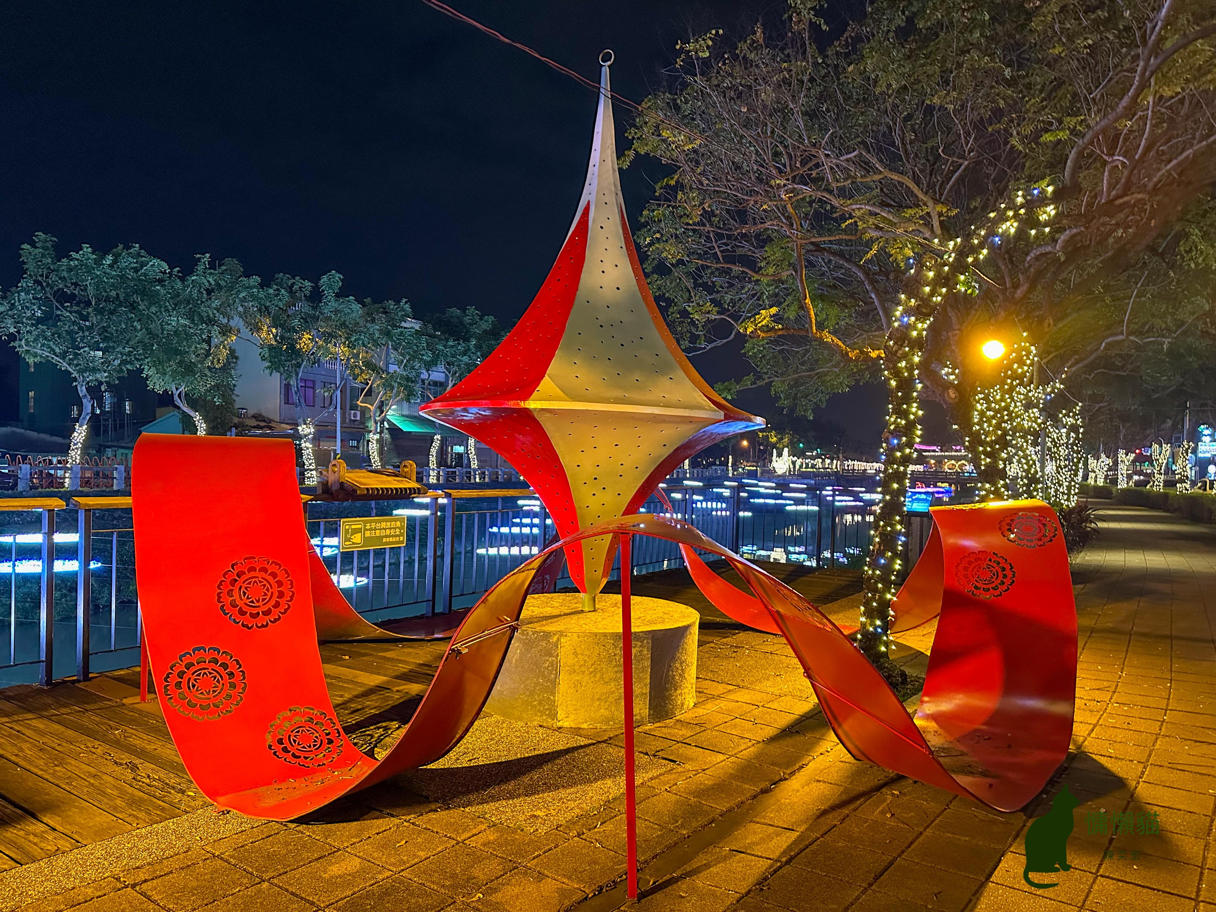 藝術家將對屏東的過往追憶及對未來的美好願景都幻化成萬年溪畔一 藝術家將對屏東的過往追憶及對未來的美好願景都幻化成萬年溪畔一