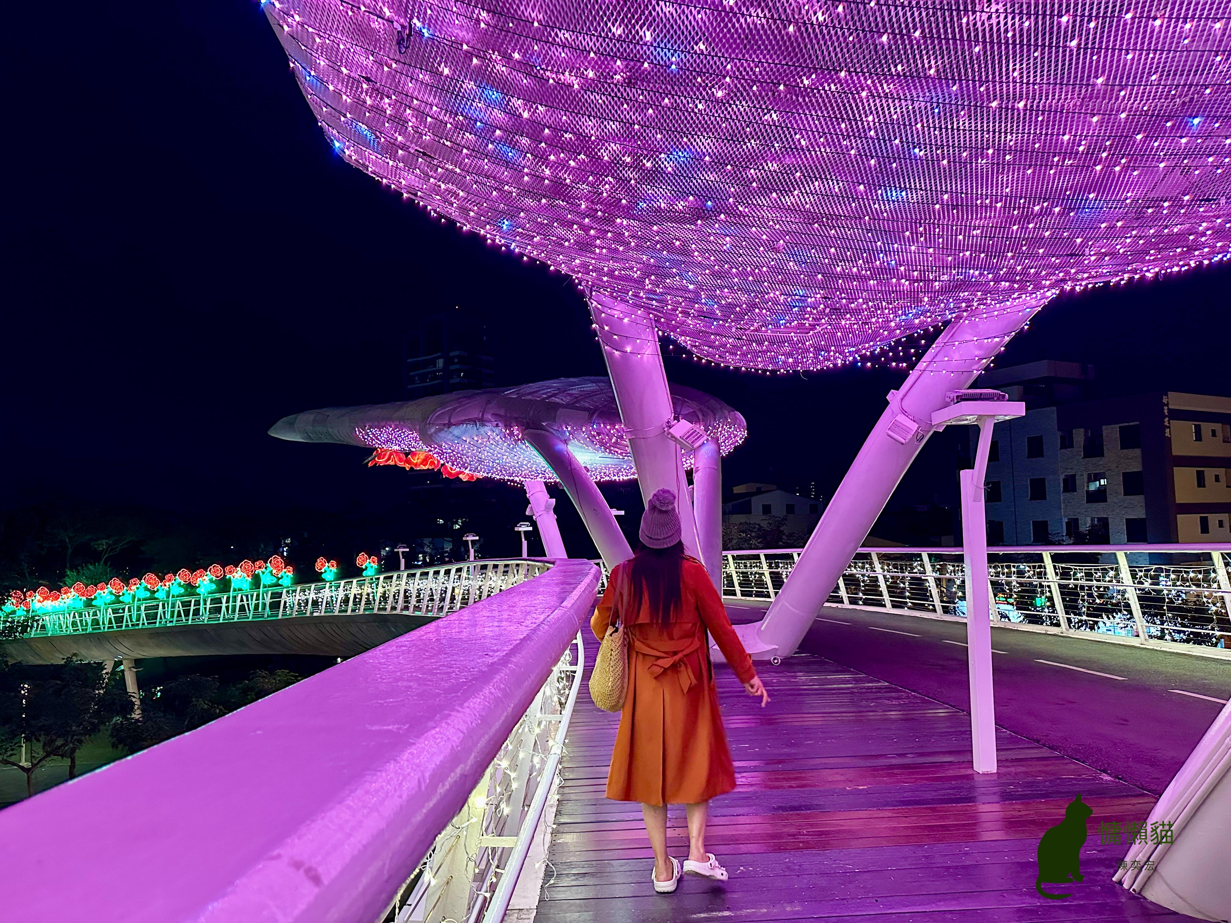 藝術家將對屏東的過往追憶及對未來的美好願景都幻化成萬年溪畔一 藝術家將對屏東的過往追憶及對未來的美好願景都幻化成萬年溪畔一