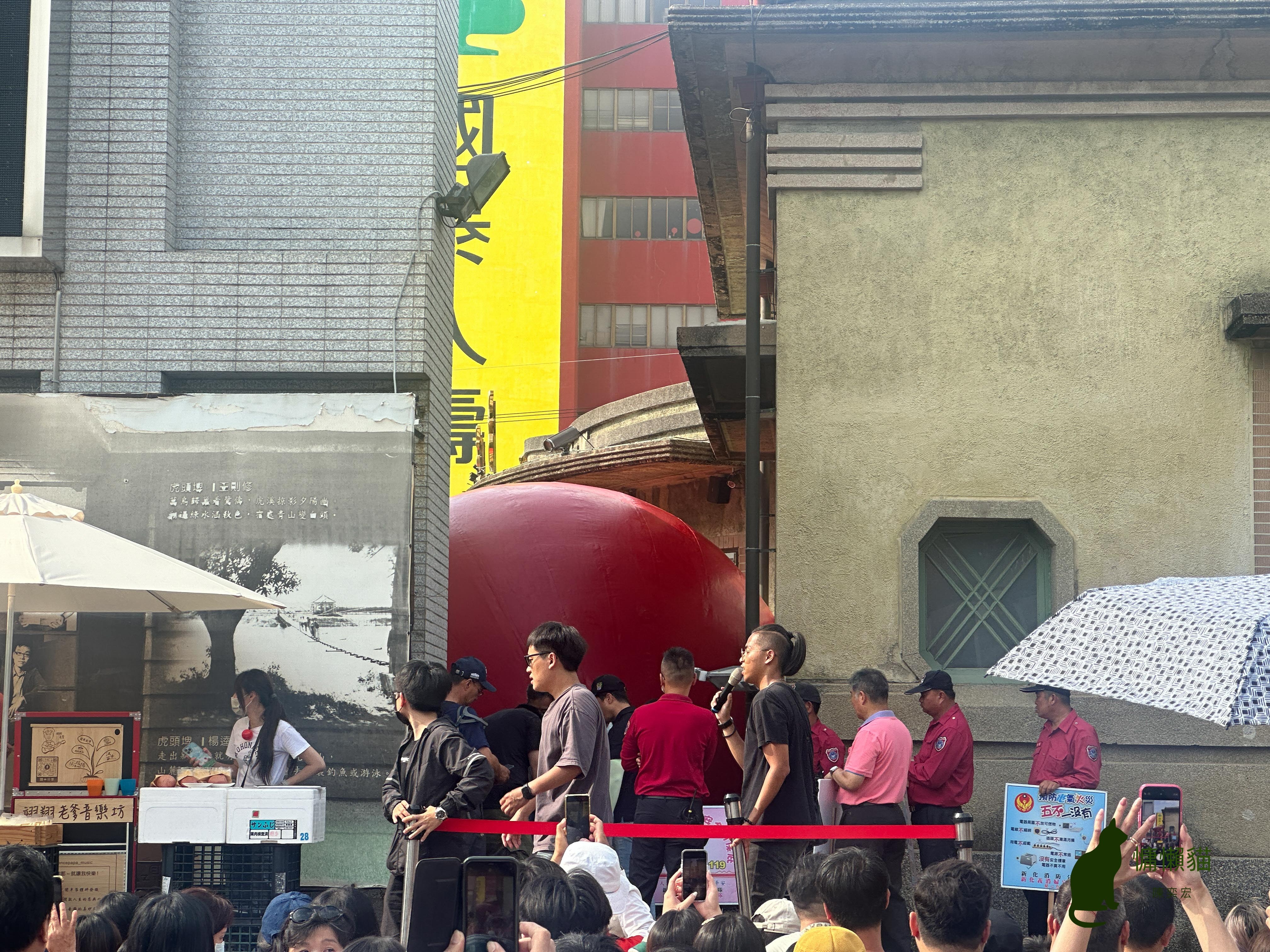 在充滿歷史底蘊的府城，國際藝術家Kurt Perschke舉