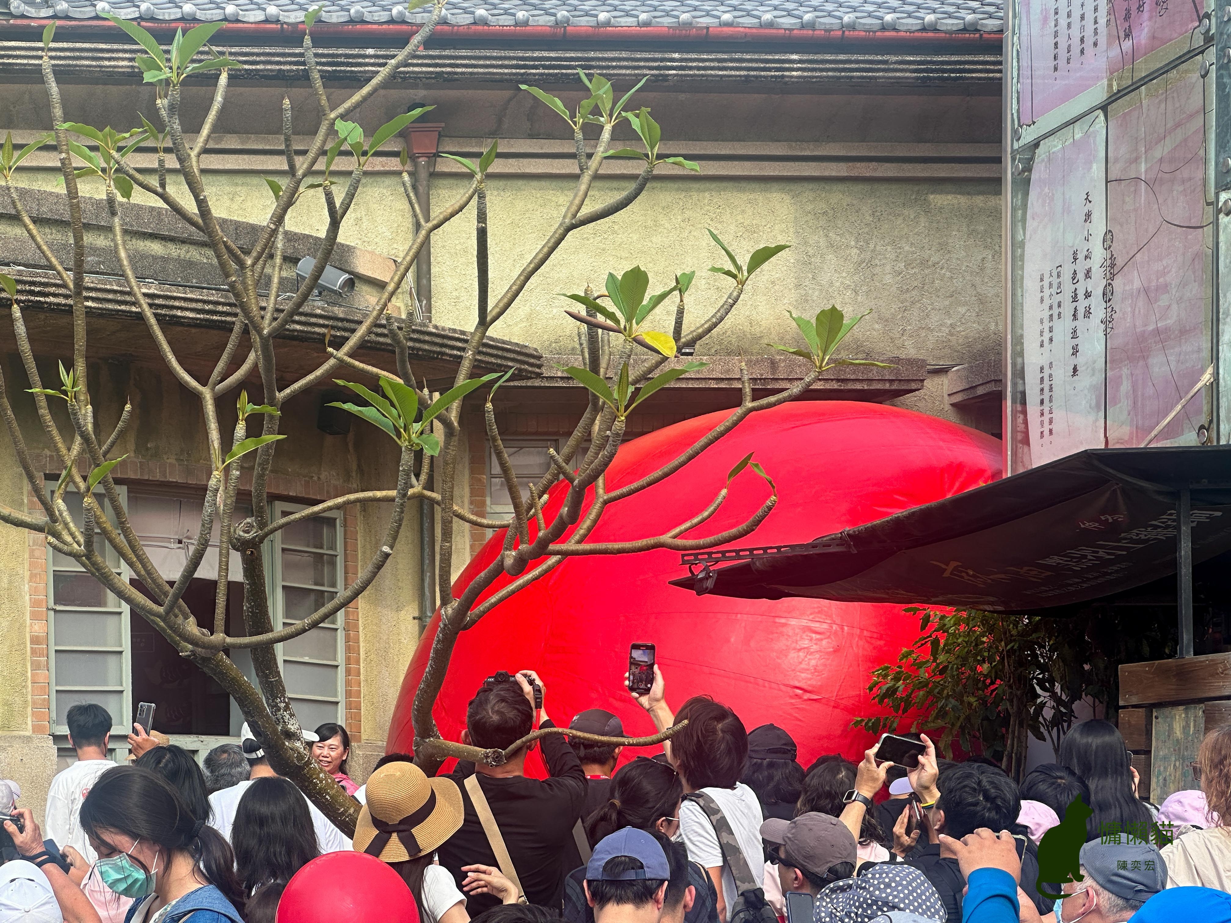 在充滿歷史底蘊的府城，國際藝術家Kurt Perschke舉
