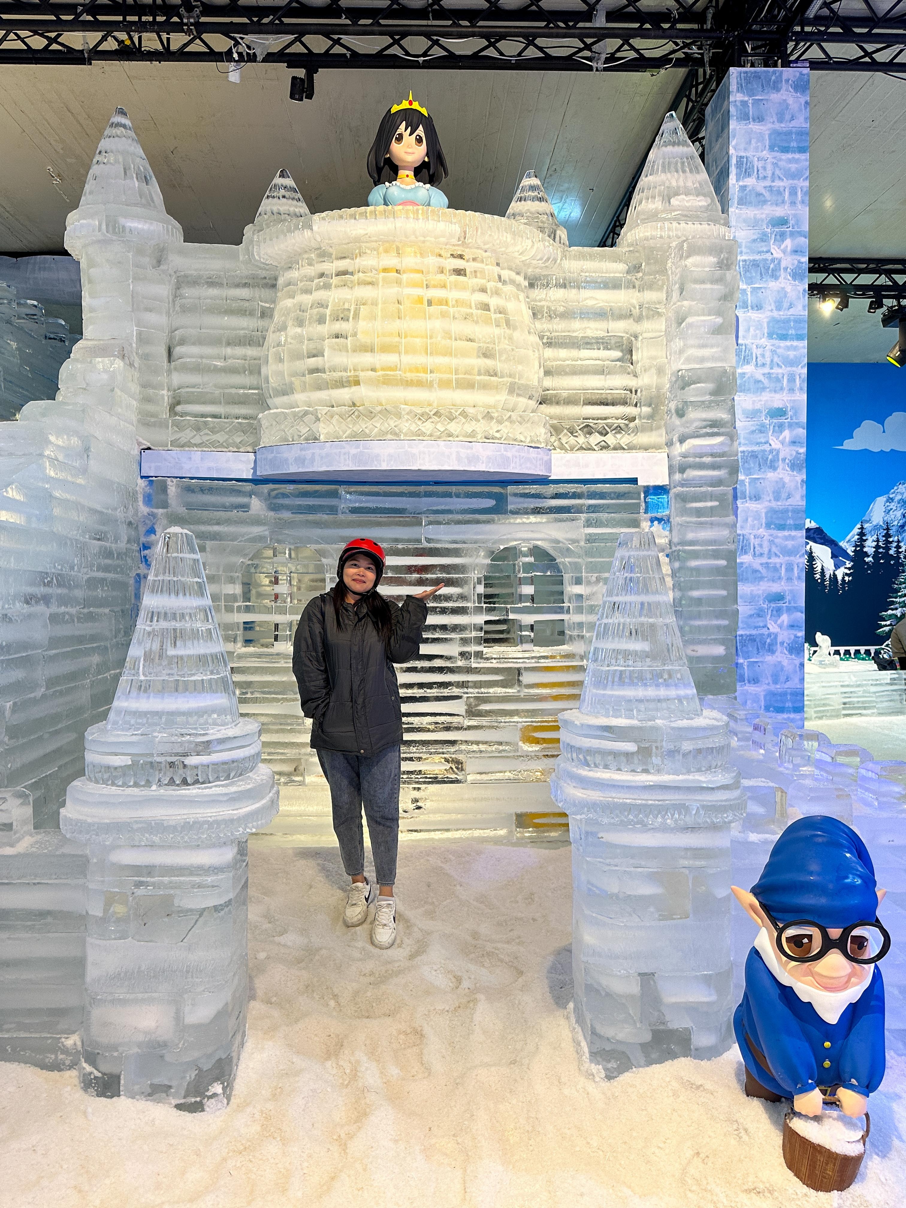 美麗且夢幻的冰雪國度，令人讚嘆的冰雕藝術、冰面碰碰船、雪地健