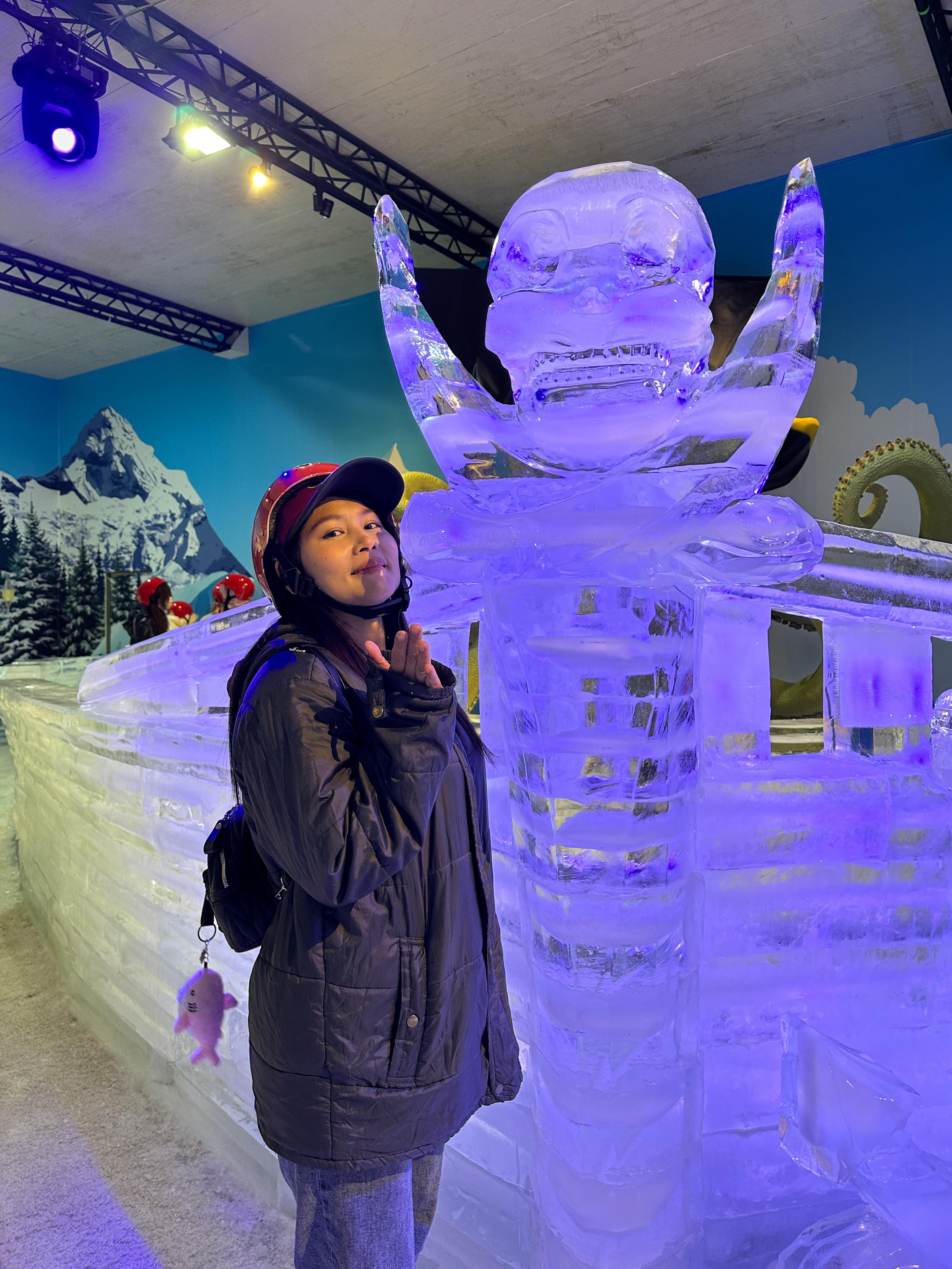 美麗且夢幻的冰雪國度，令人讚嘆的冰雕藝術、冰面碰碰船、雪地健