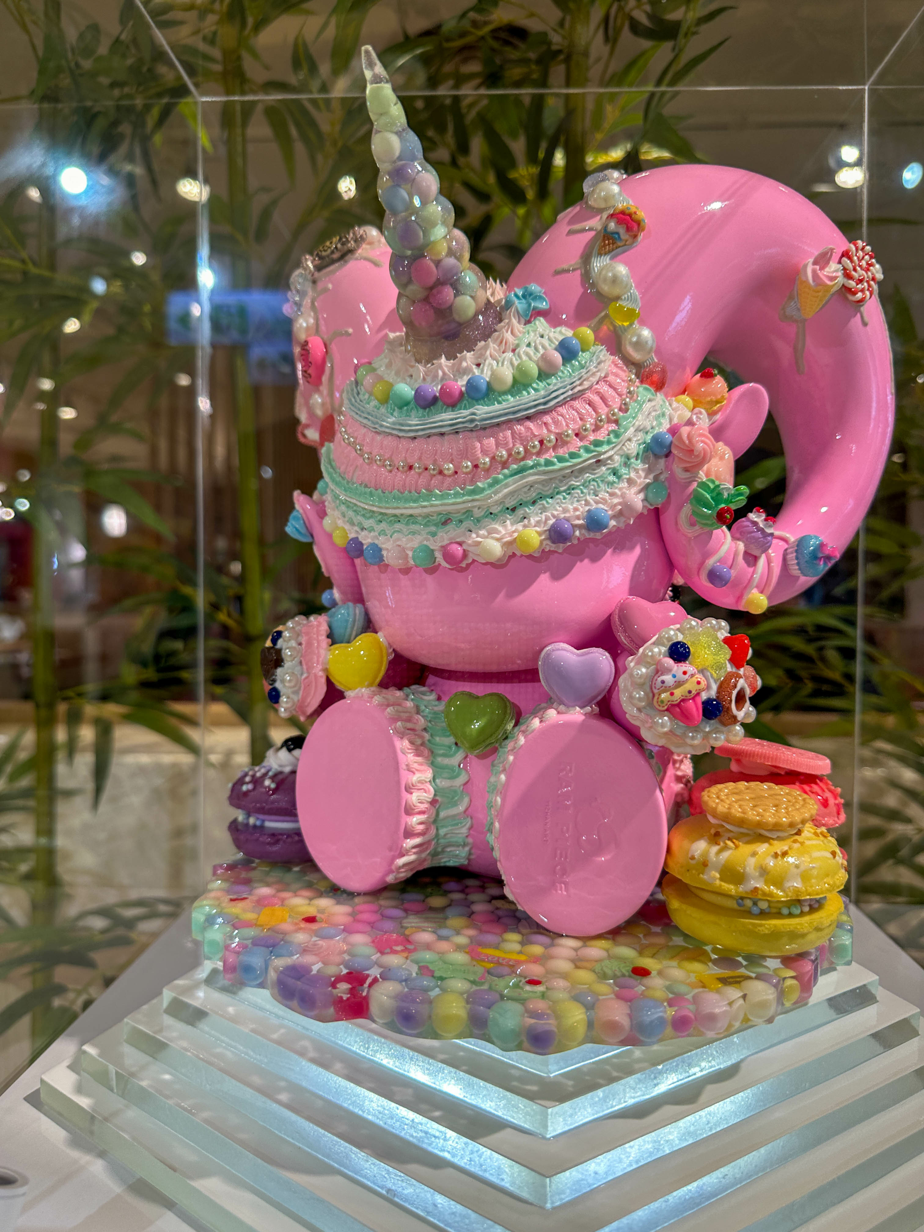 六個平凡無奇的領頭羊公仔，在藝術家的巧思下，各自散發專屬自己