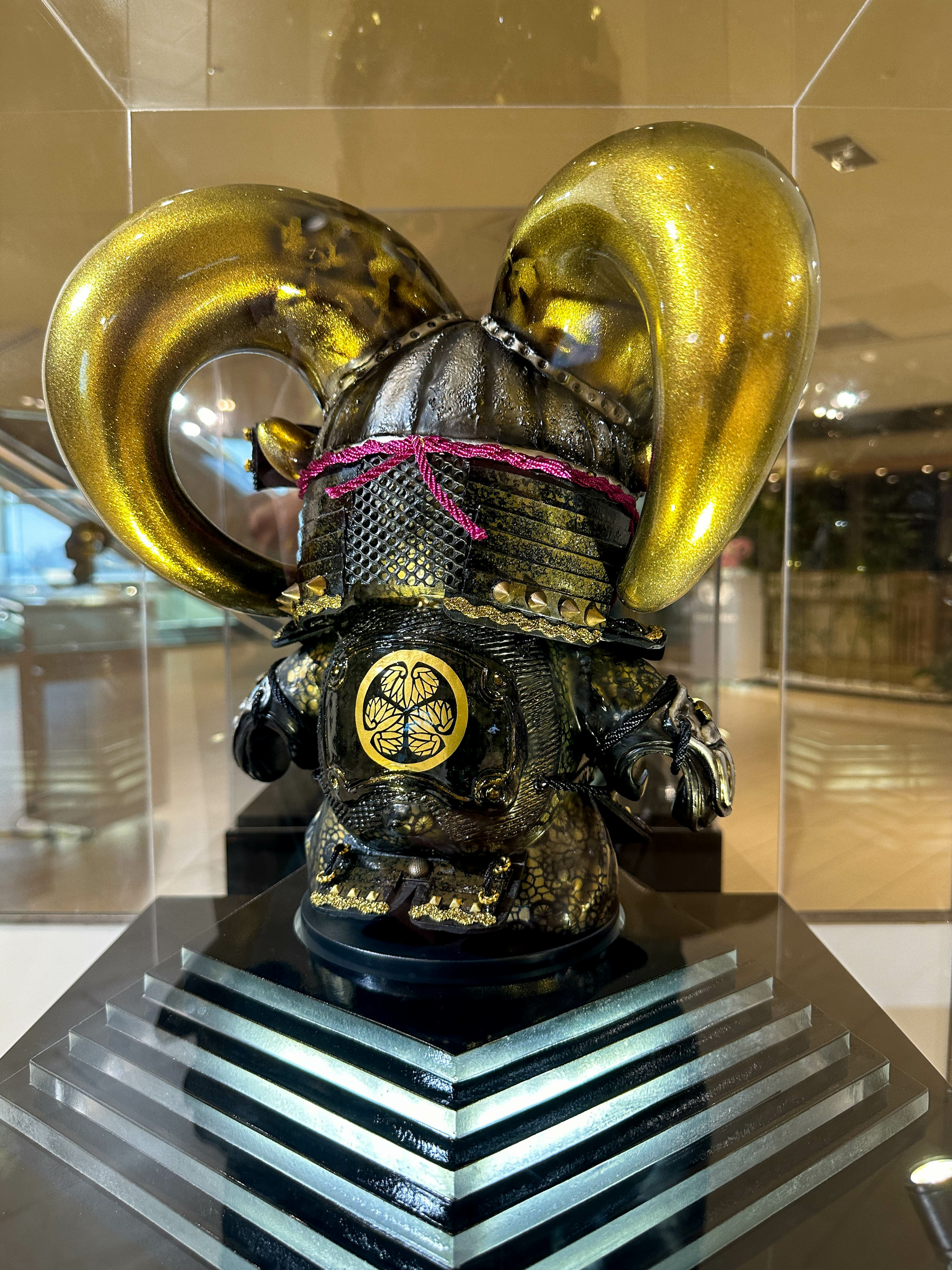 六個平凡無奇的領頭羊公仔，在藝術家的巧思下，各自散發專屬自己