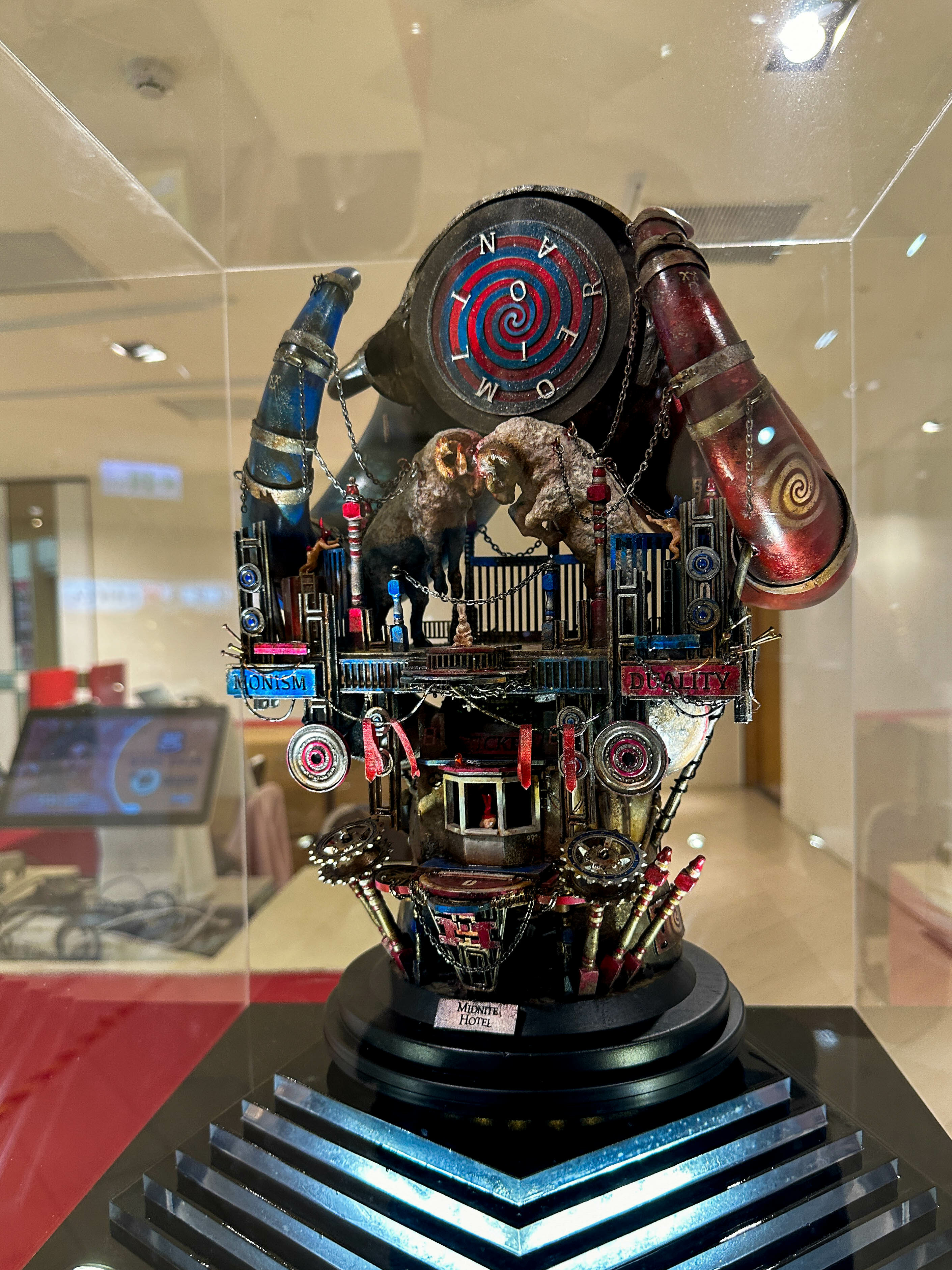 六個平凡無奇的領頭羊公仔，在藝術家的巧思下，各自散發專屬自己