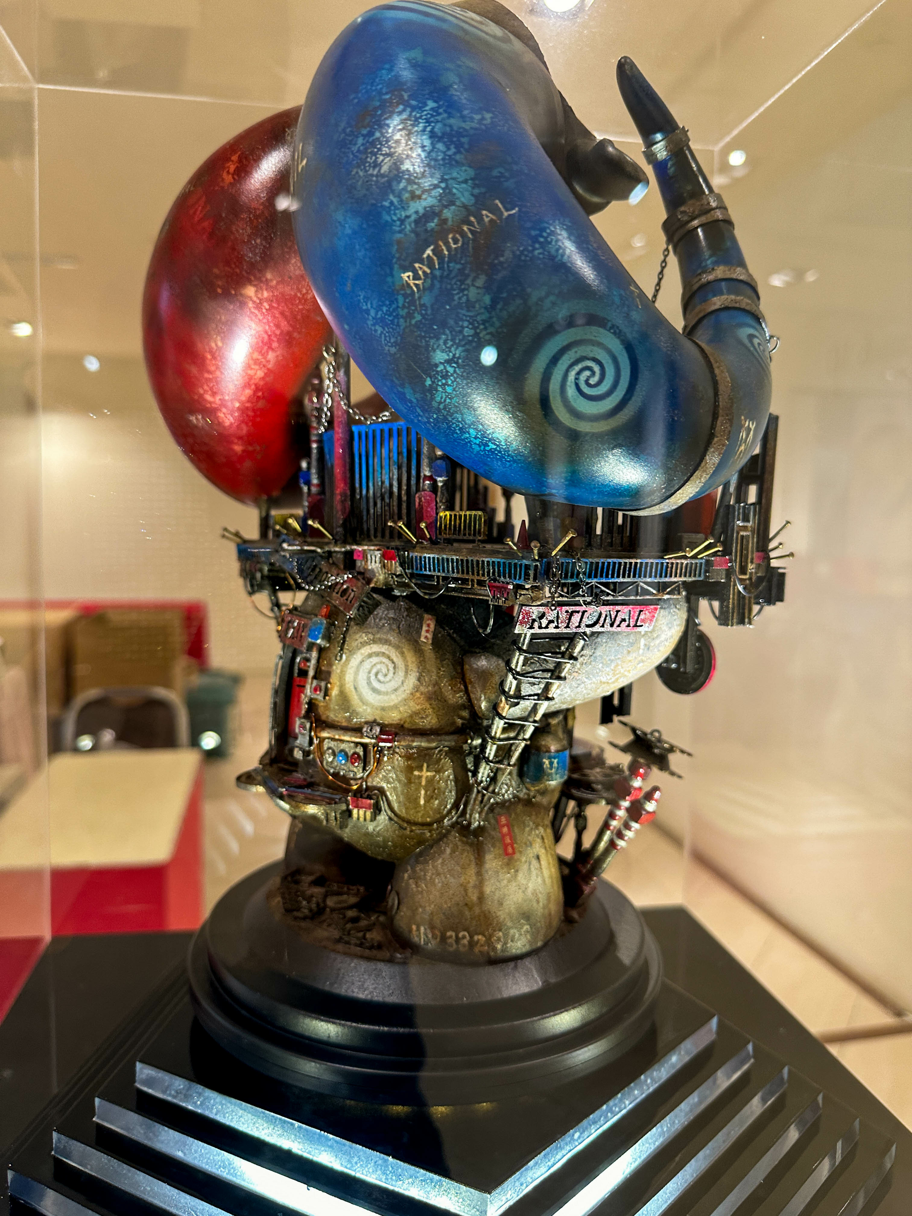 六個平凡無奇的領頭羊公仔，在藝術家的巧思下，各自散發專屬自己