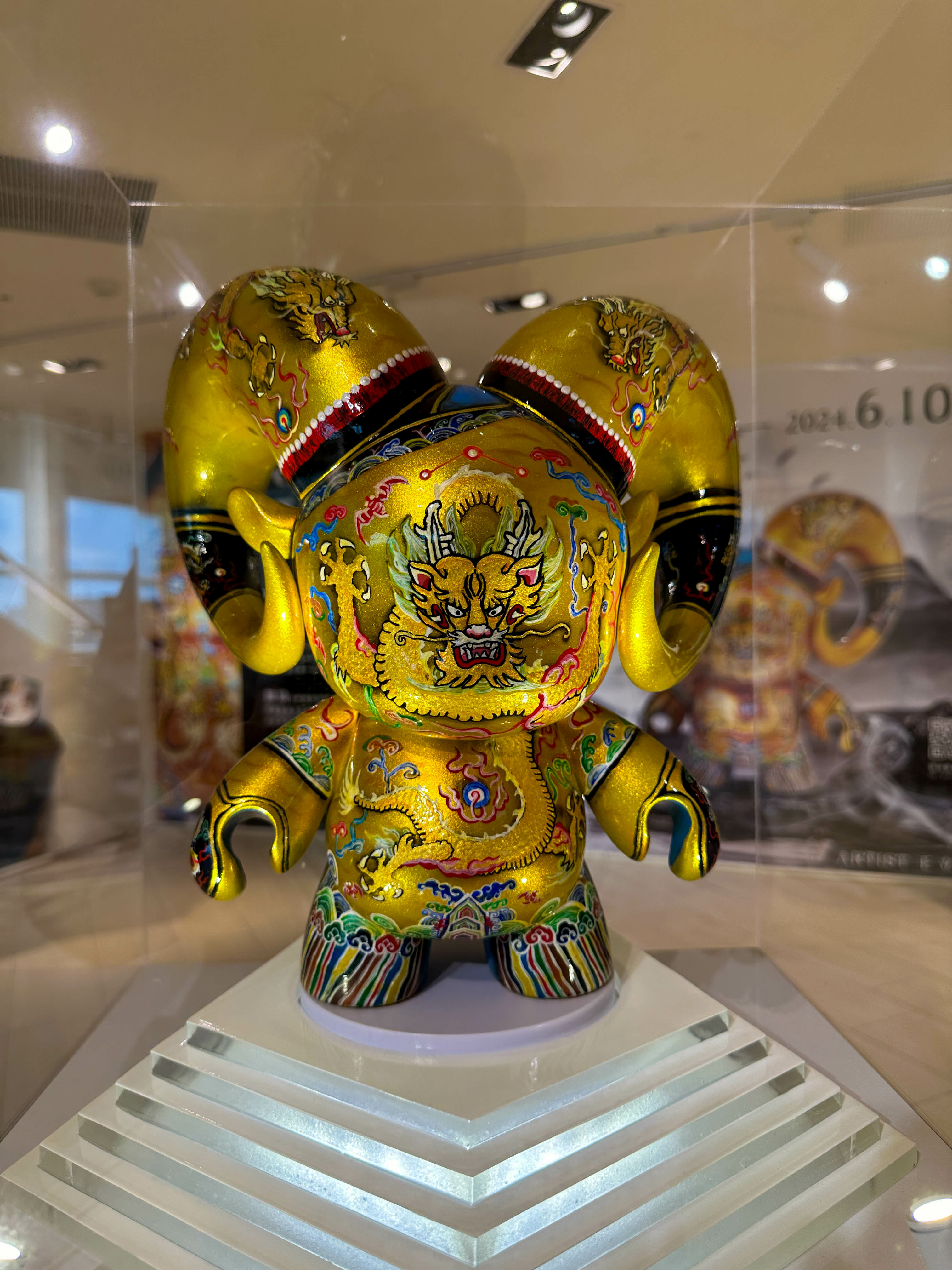 六個平凡無奇的領頭羊公仔，在藝術家的巧思下，各自散發專屬自己