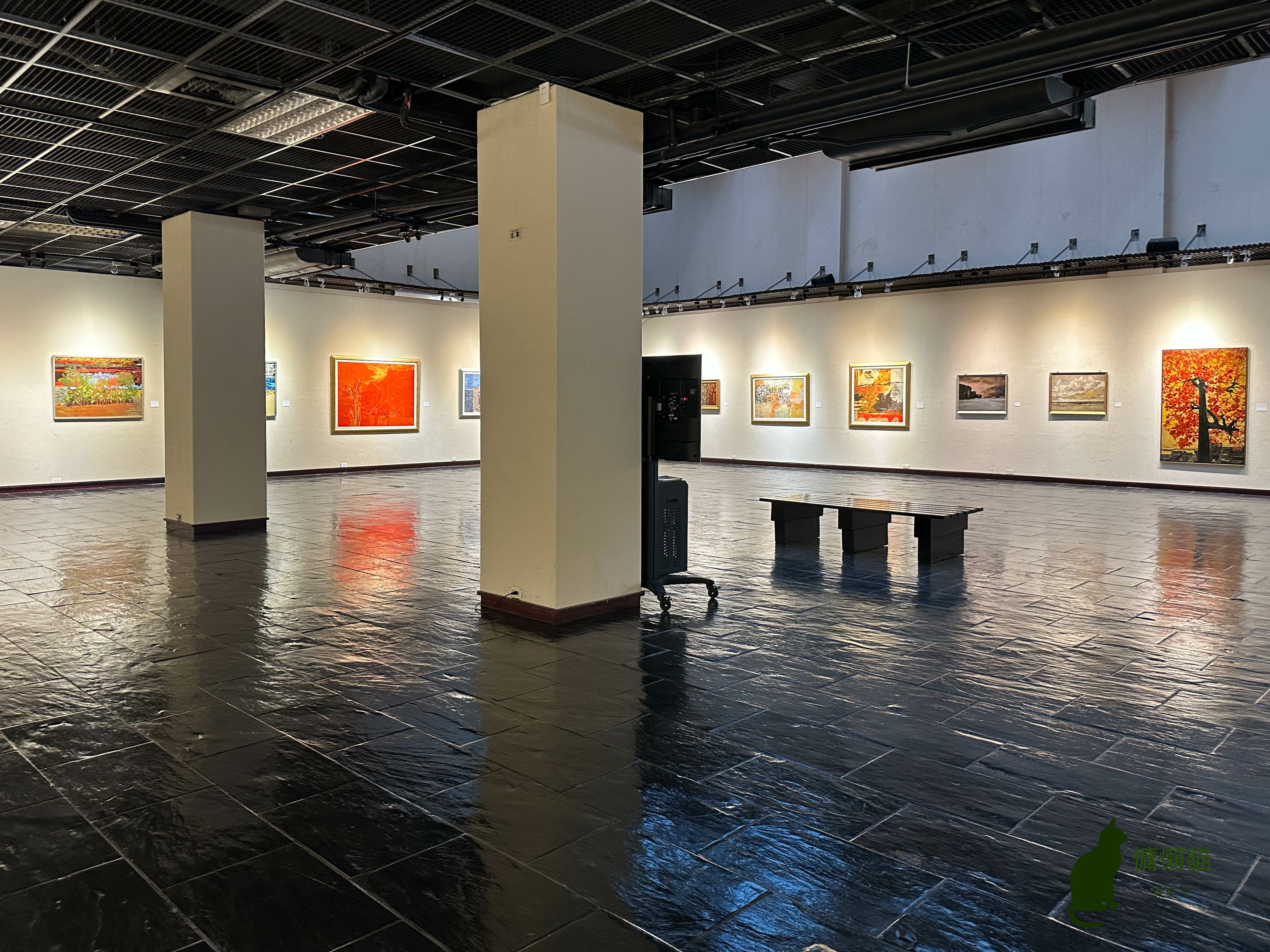 越南漆畫展現了越南傳統文化與現代藝術的交融，蘊含濃厚的民族情