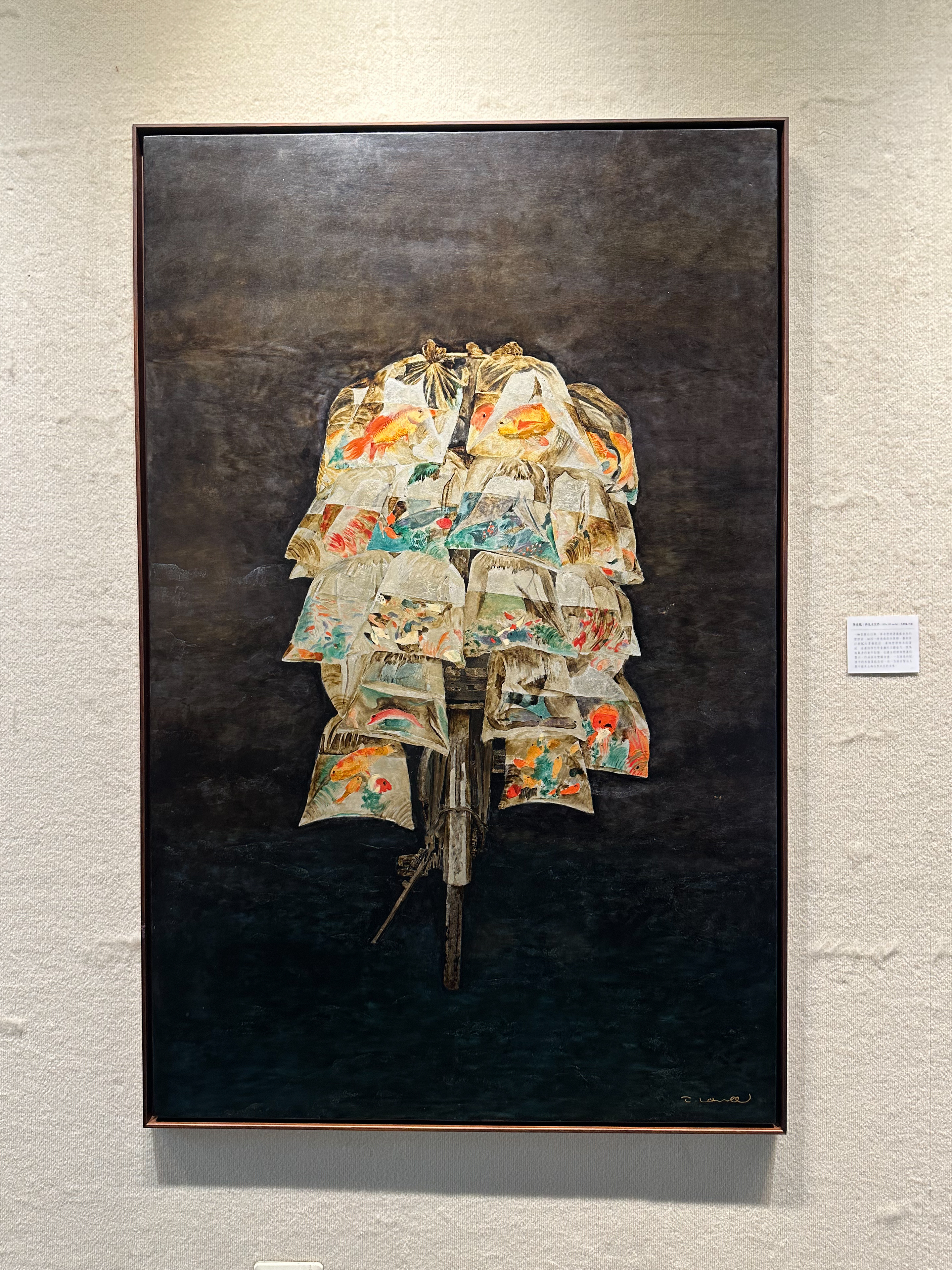 越南漆畫展現了越南傳統文化與現代藝術的交融，蘊含濃厚的民族情