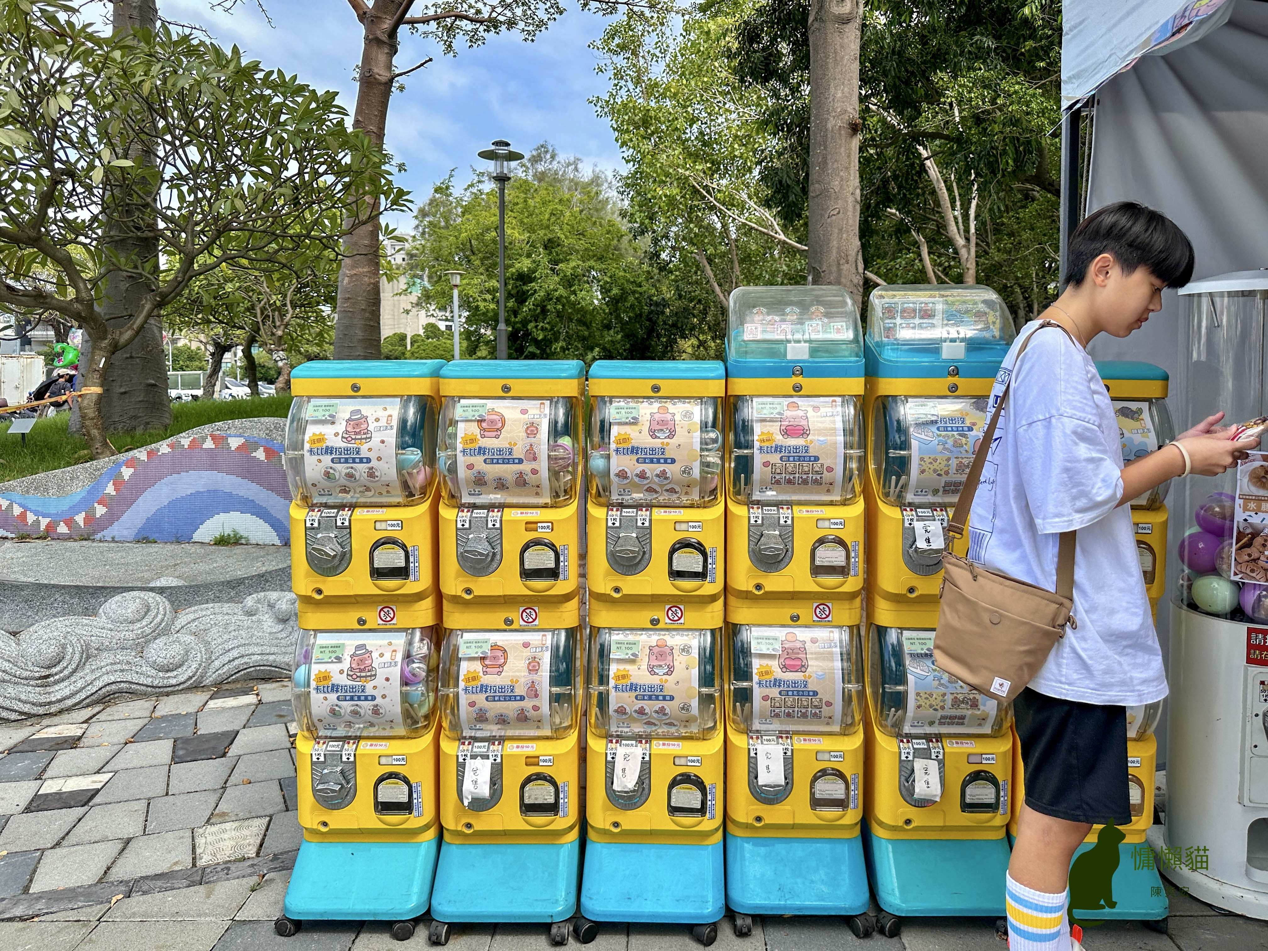 台南萌潮再度來襲,慵懶療癒的卡比胖拉出沒在漁人碼頭,陪大家一 台南萌潮再度來襲,慵懶療癒的卡比胖拉出沒在漁人碼頭,陪大家一