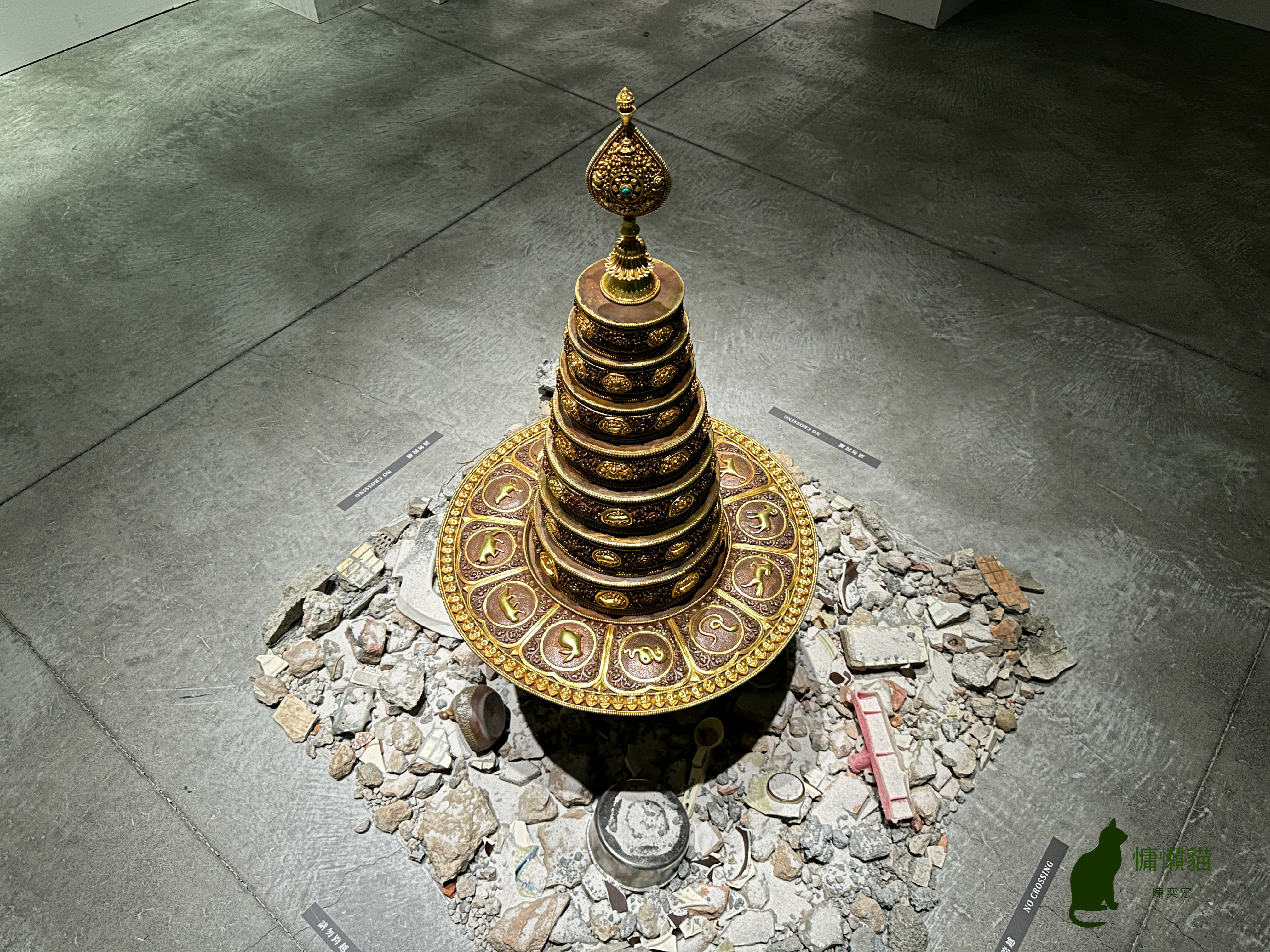 尼泊爾與不丹的當代藝術家從古老的唐卡與佛教符號出發，將其融入