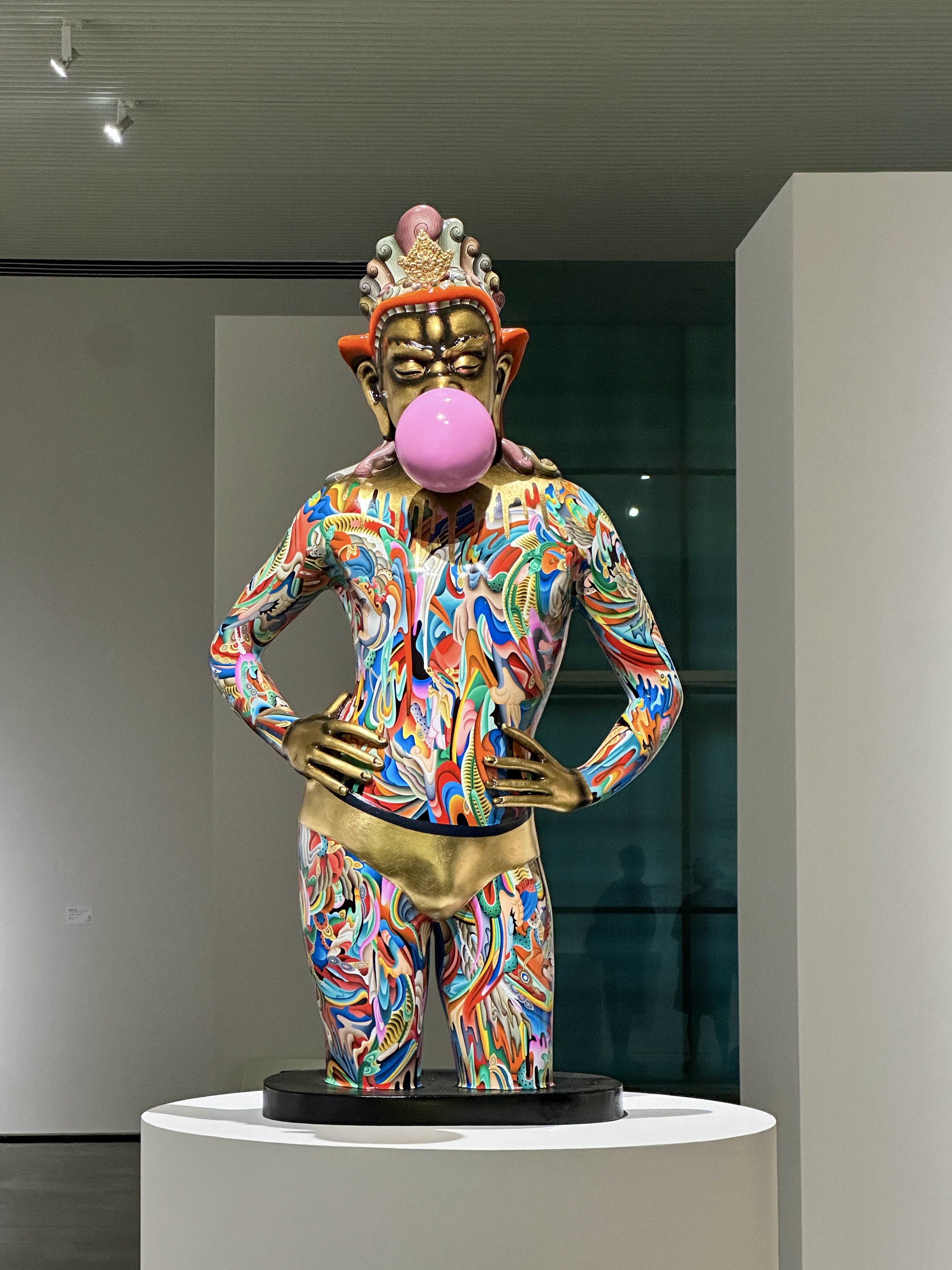 尼泊爾與不丹的當代藝術家從古老的唐卡與佛教符號出發，將其融入