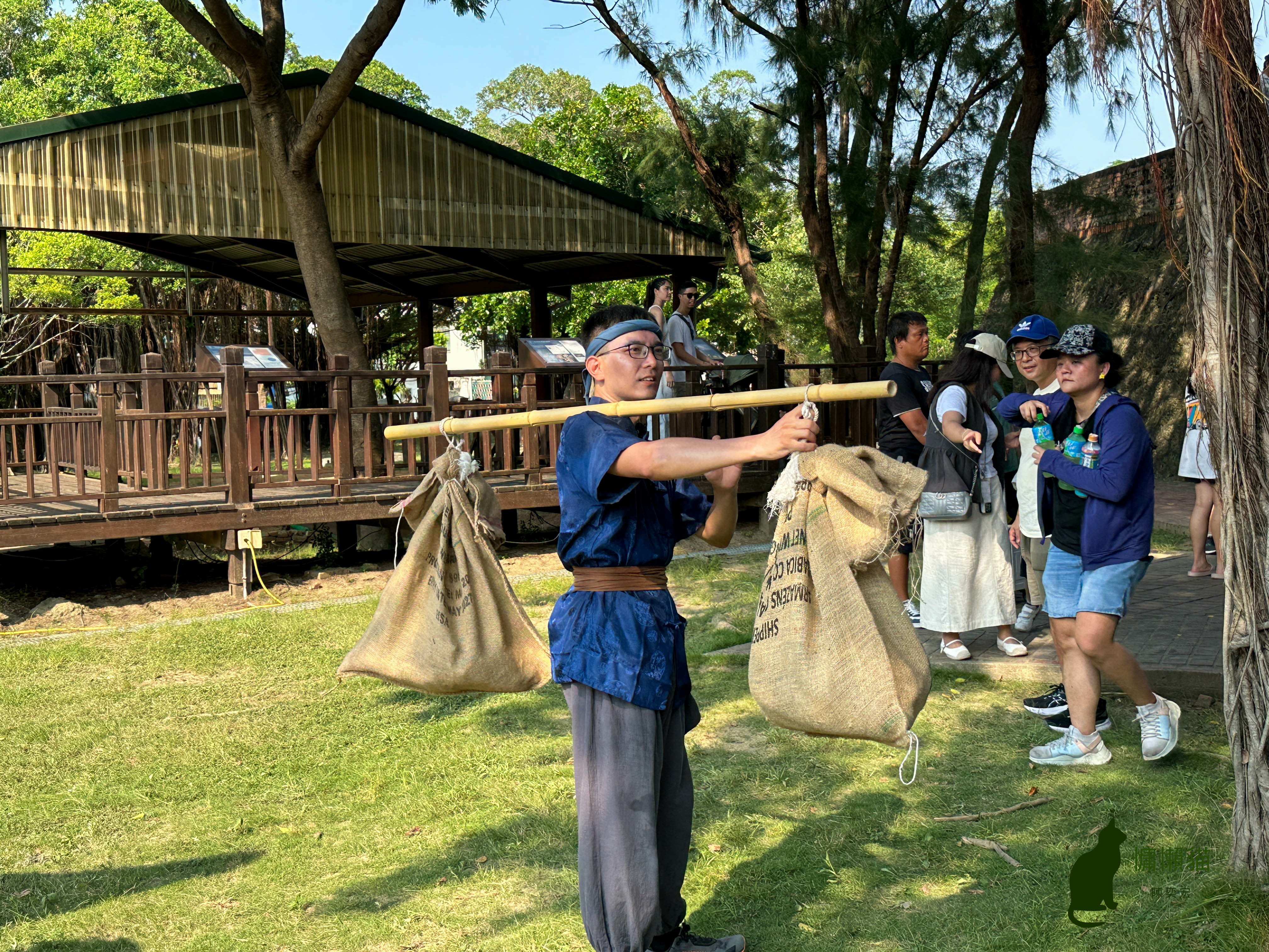 「熱蘭遮市集」讓歷史不再只是靜止的展覽，而是能親手觸摸、親身