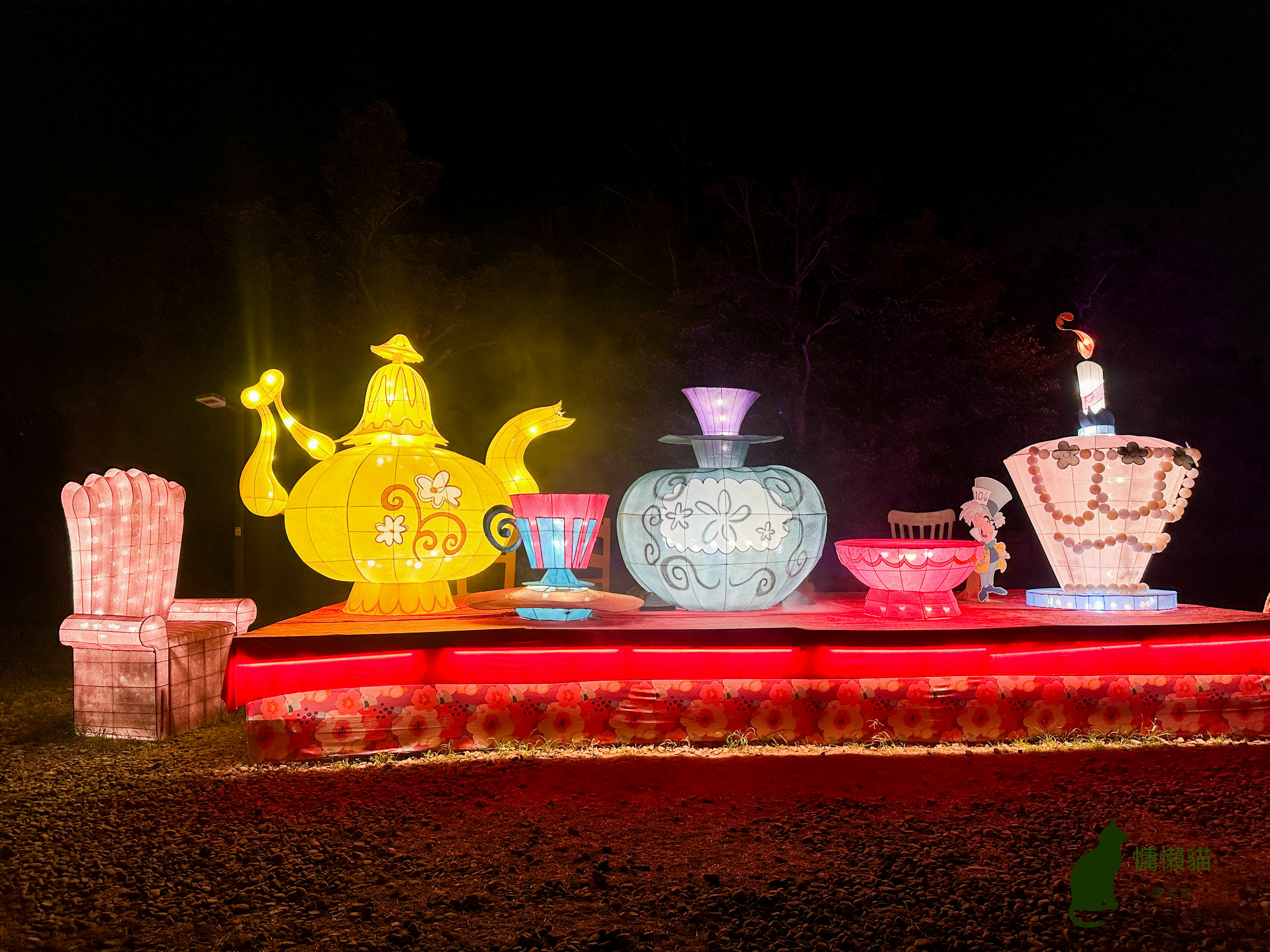 大家在夜色來臨時進入一場奇幻夢境,我們墮入《愛麗絲夢遊仙境》 大家在夜色來臨時進入一場奇幻夢境,我們墮入《愛麗絲夢遊仙境》