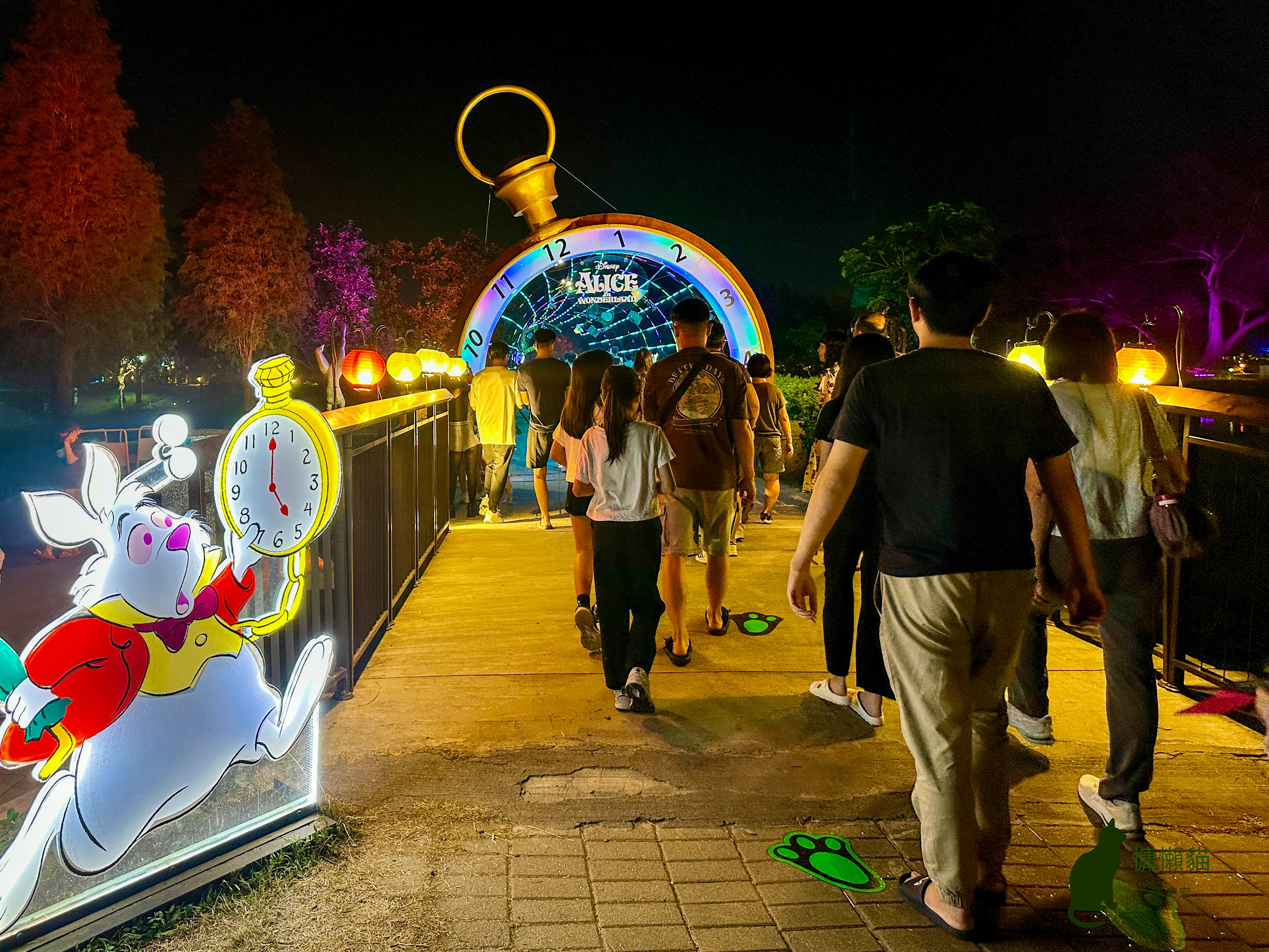 大家在夜色來臨時進入一場奇幻夢境,我們墮入《愛麗絲夢遊仙境》 大家在夜色來臨時進入一場奇幻夢境,我們墮入《愛麗絲夢遊仙境》