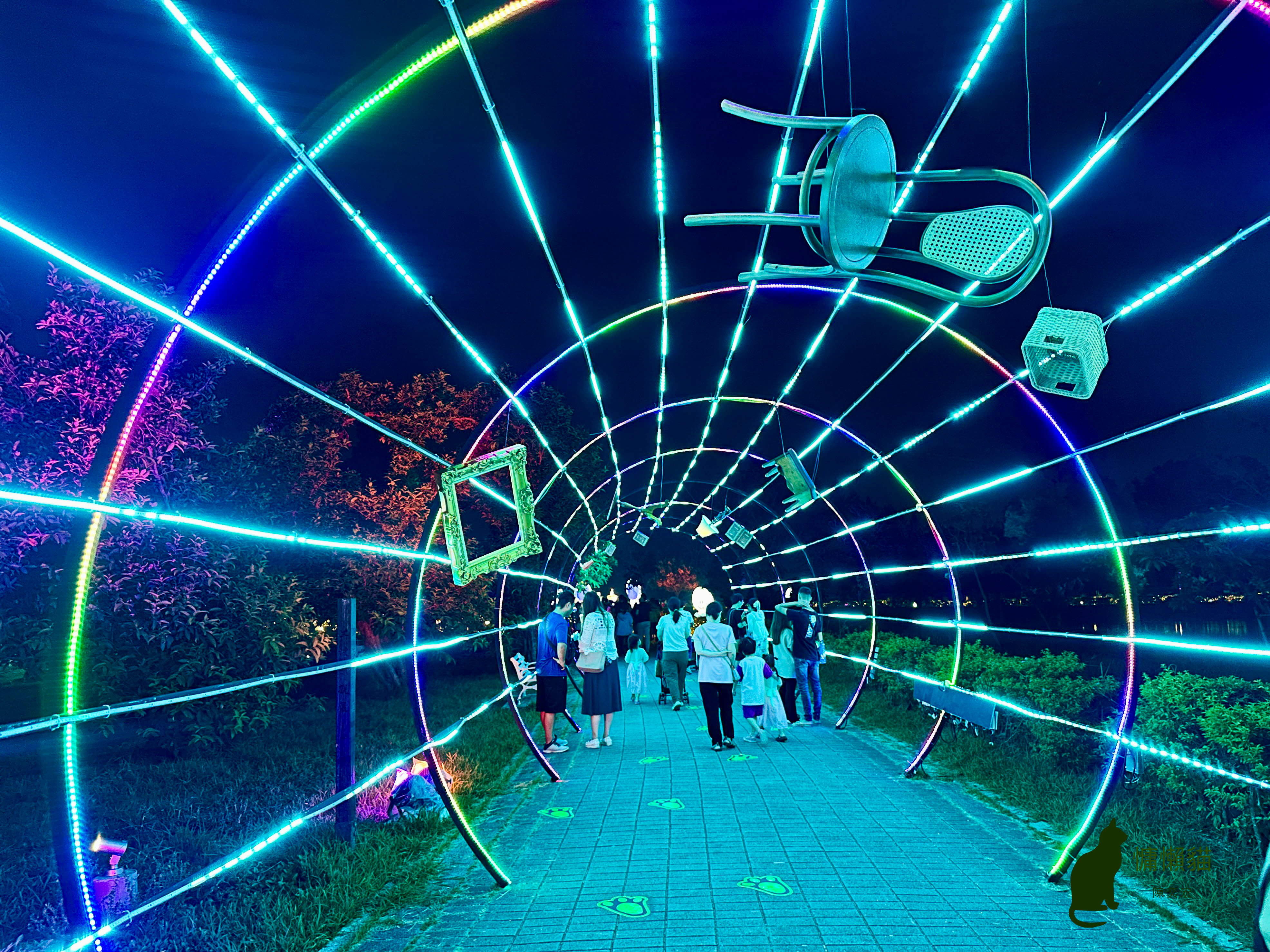 大家在夜色來臨時進入一場奇幻夢境,我們墮入《愛麗絲夢遊仙境》 大家在夜色來臨時進入一場奇幻夢境,我們墮入《愛麗絲夢遊仙境》