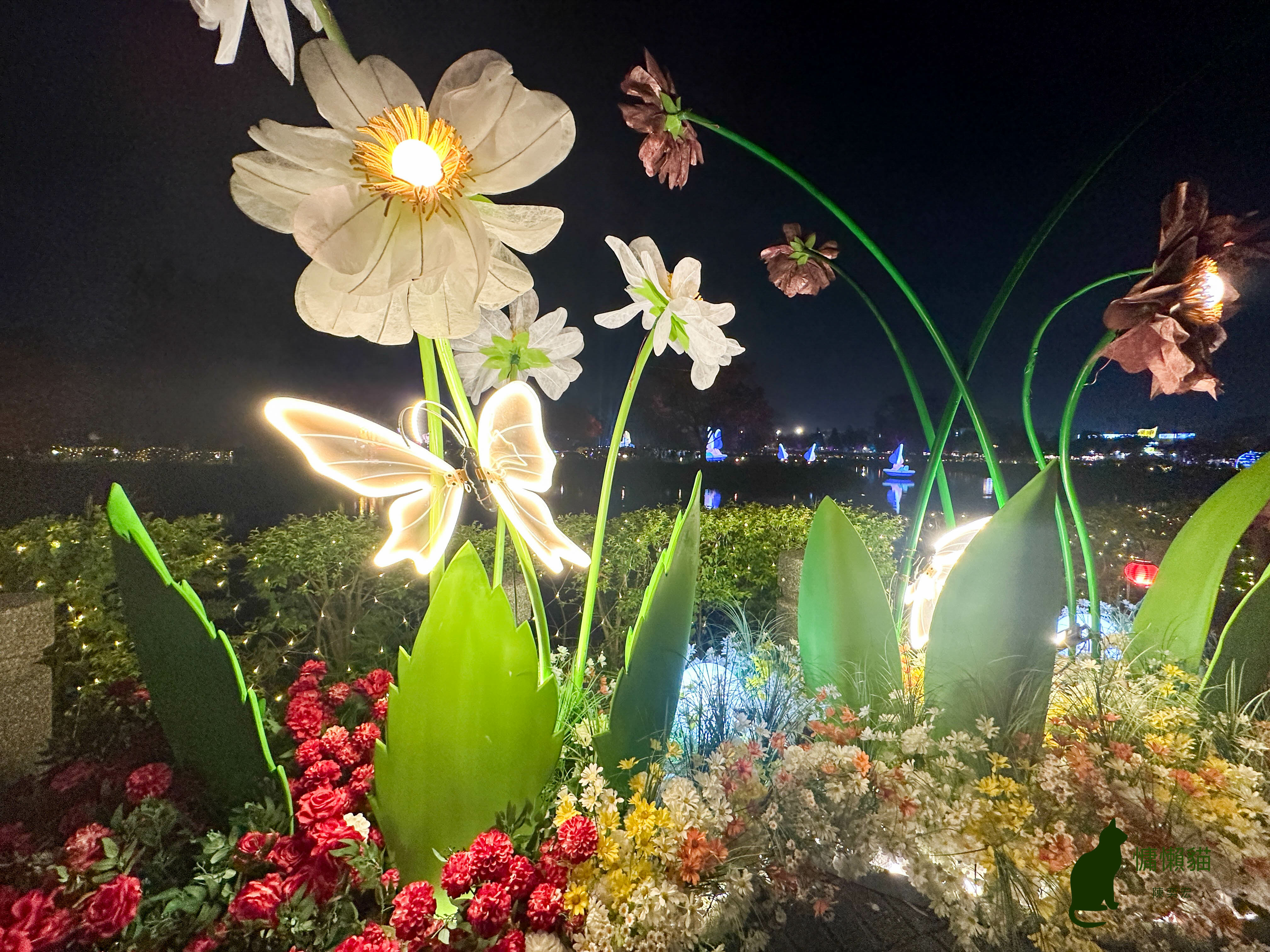 大家在夜色來臨時進入一場奇幻夢境,我們墮入《愛麗絲夢遊仙境》 大家在夜色來臨時進入一場奇幻夢境,我們墮入《愛麗絲夢遊仙境》