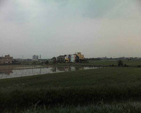 一堆顏色的民房