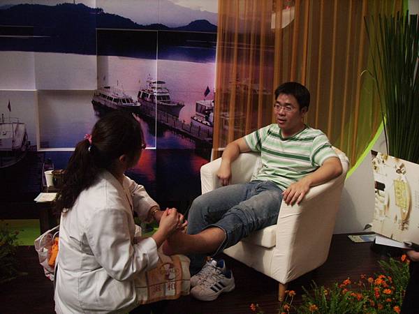 043_看路人腳底按摩2