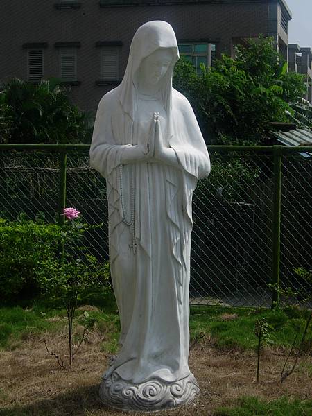 045_十字架堂旁的聖母像