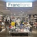 在擁擠的香港 Francfranc每個分店的佔地都很寬敞 很舒服好逛.JPG