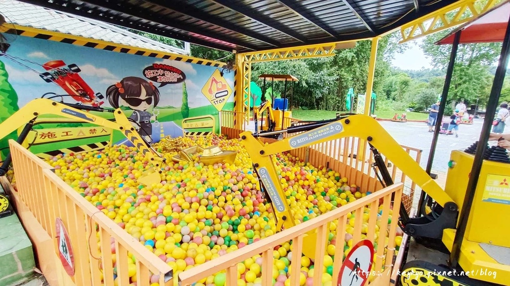 花開了休閒農場，就像迷您兒童小樂園，還有玩水區，不用門票就可