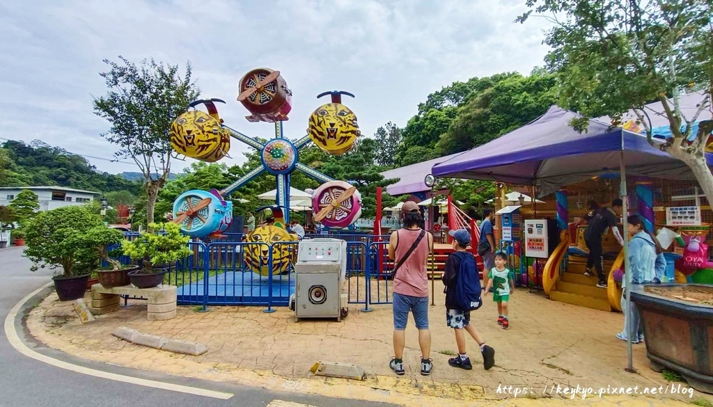 花開了休閒農場，就像迷您兒童小樂園，還有玩水區，不用門票就可