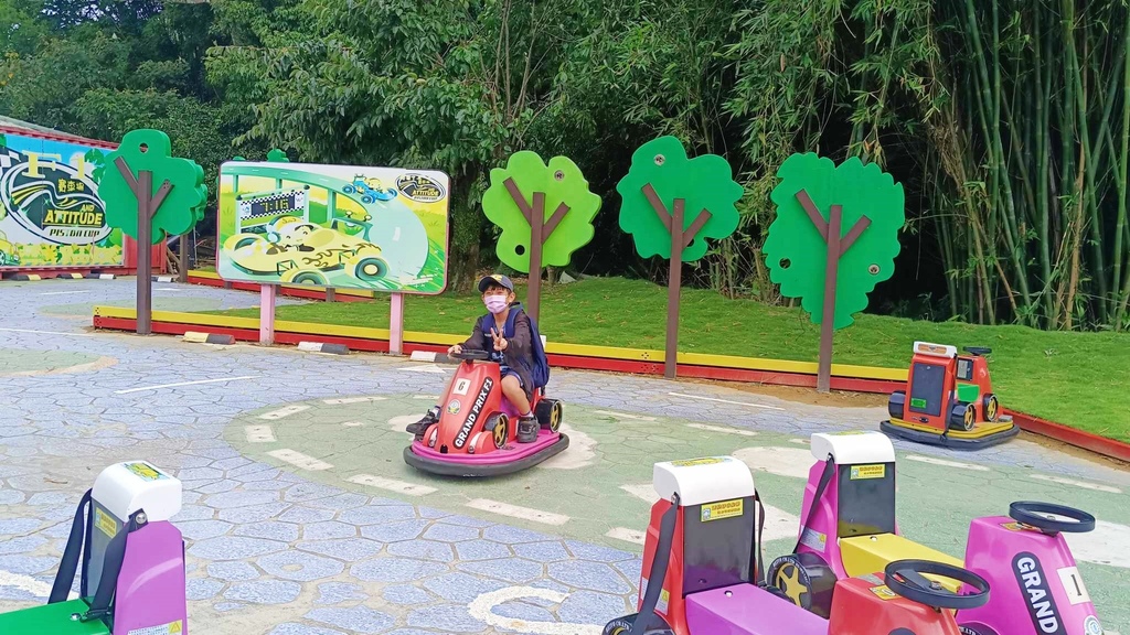 花開了休閒農場，就像迷您兒童小樂園，還有玩水區，不用門票就可