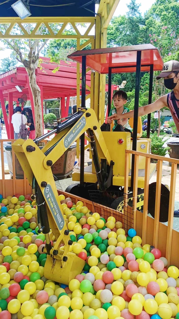 花開了休閒農場，就像迷您兒童小樂園，還有玩水區，不用門票就可