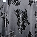 NET黑色繡花及膝裙，緞面材質