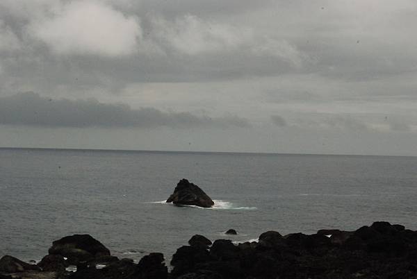 陰雲下的小島.....