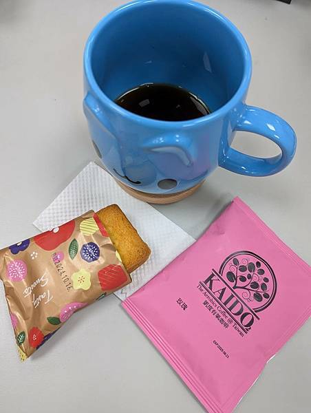 【開箱】辦公室下午茶好搭檔,凱度極品花香咖啡 【開箱】辦公室下午茶好搭檔,凱度極品花香咖啡