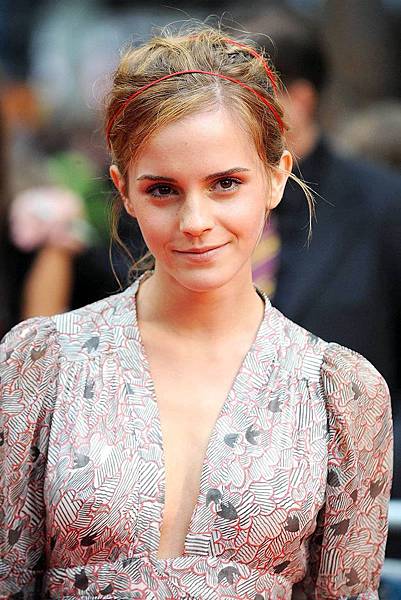 Emma_Watson_Premiere_Upskirt_Pany_Flash_33.jpg