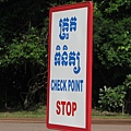 第二天-要進去吳哥窟前要停車檢查門票