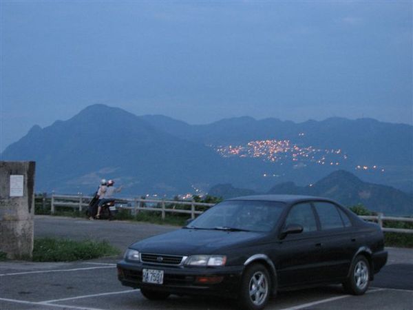 對面是九份喔 還有雞籠山