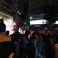 小小的場地擠了超多人