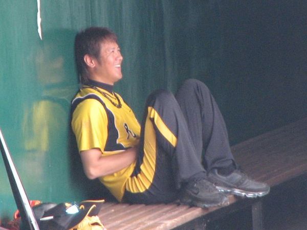 跟別人聊天中的阿鈣