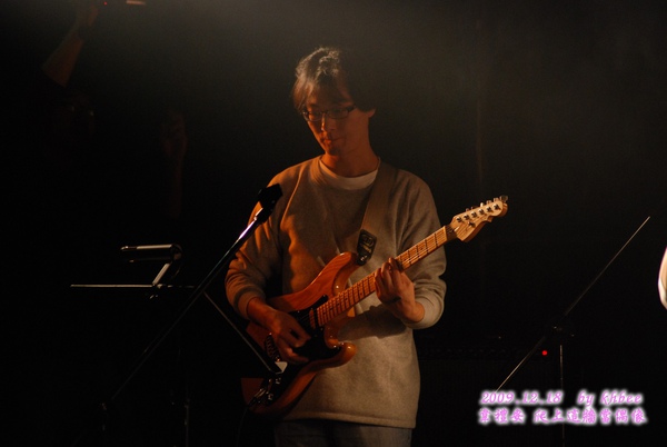 吉他手　袁述中