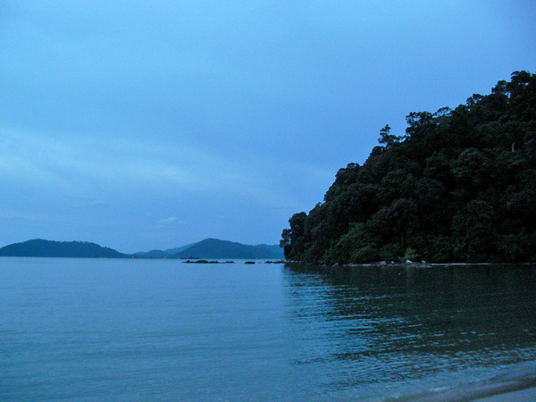 邦喀島上的-Teluk Dalam Resort的沙灘遠景