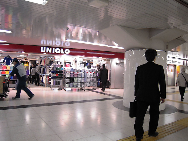 途中又經過一家UNIQLO