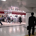 途中又經過一家UNIQLO