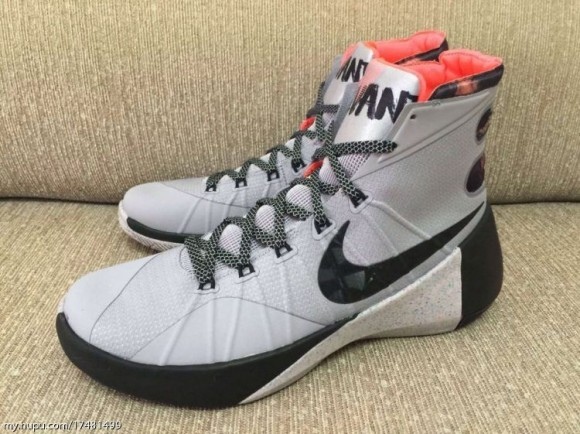 Another-Look-at-The-Nike-Hyperdunk-2015-2-e1430115584325.jpg